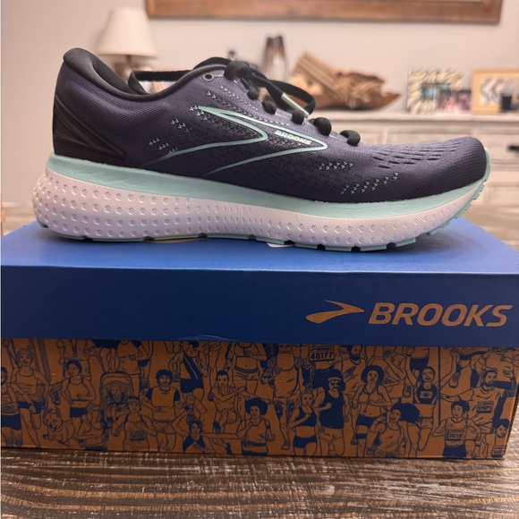 Brooks Glycerin 19 size 8 - Picture 3 of 5
